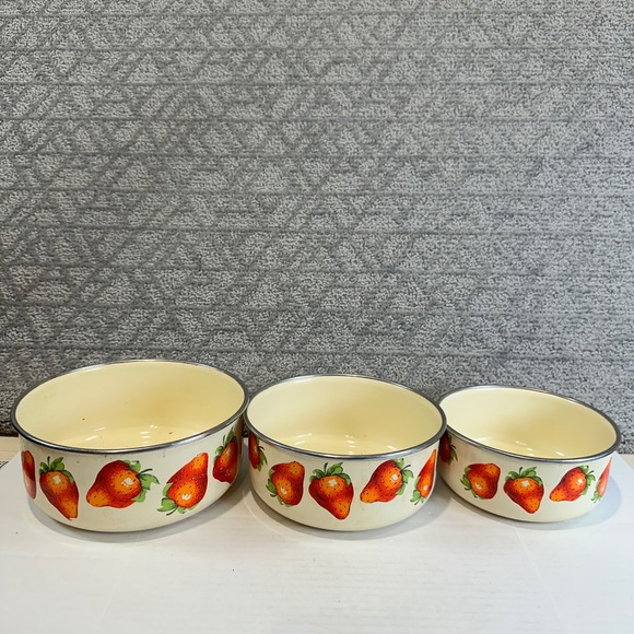 Vintage Enamelware Bowl Set‎ Strawberry Pattern Cream Yellow Metal Nesting - Picture 2 of 6